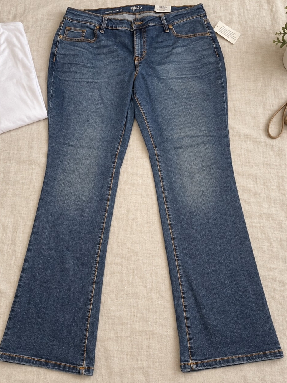 #1315 NWT Style & Co Curvy Fit Low Rise Bootcut Jeans Women’s 14